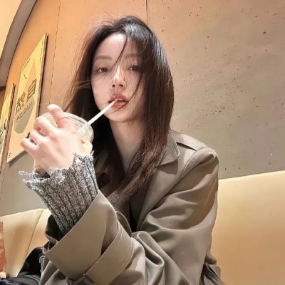 前程似锦的年轻女人